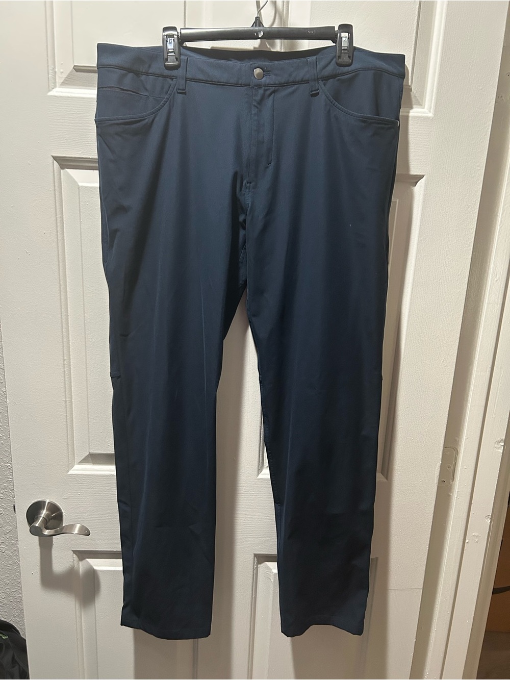 Lululemon ABC Classic Fit 5 Pocket Warpstreme Pant in Navy Size 38